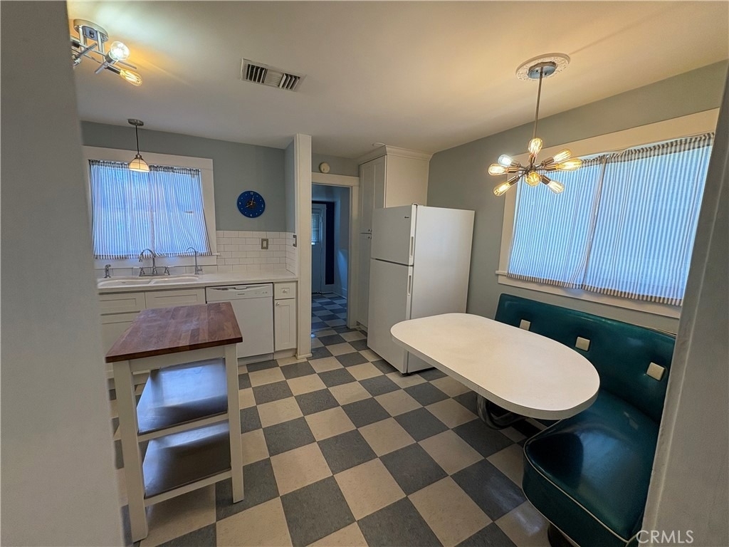 330 W Whiting Avenue - Photo 7