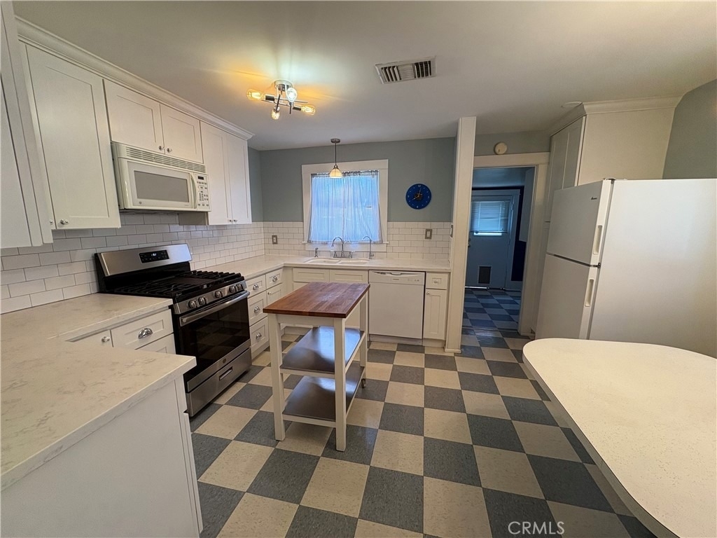 330 W Whiting Avenue - Photo 6