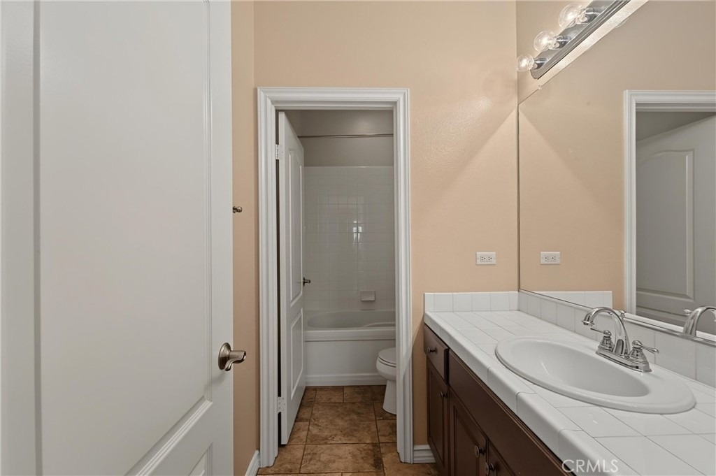 1254 Duxbury - Photo 27