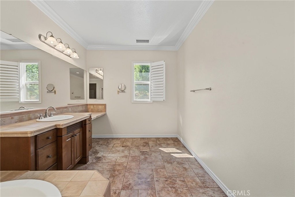 1254 Duxbury - Photo 37