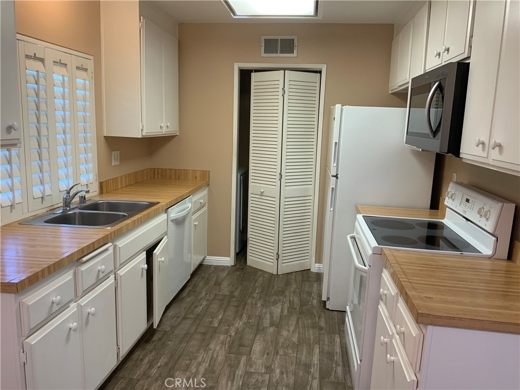 341 Meadow Court - Photo 10