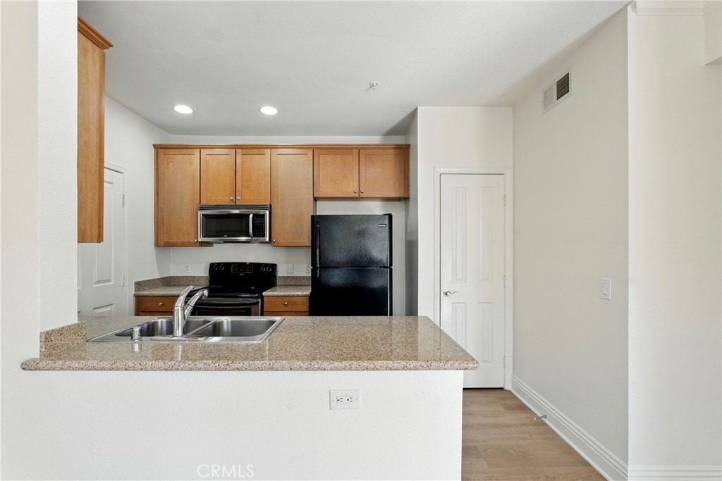 22681 Oakgrove - Photo 7