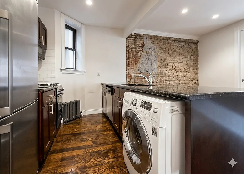 344 East 55th Street - Photo 1