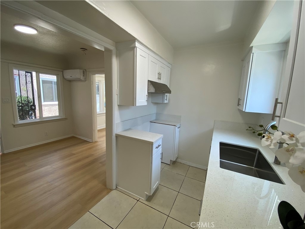 1366 W 37th - Photo 4