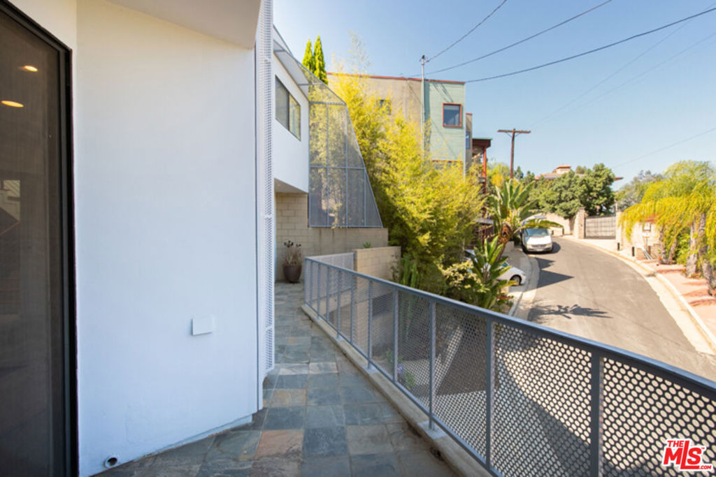 2216 Bancroft Avenue - Photo 13