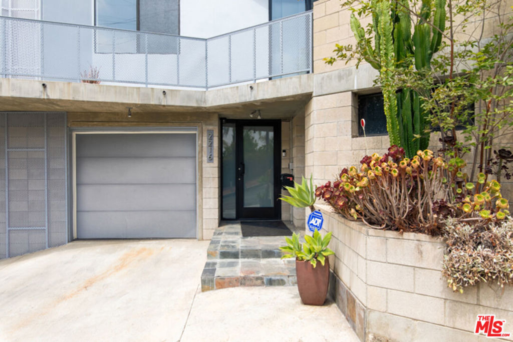 2216 Bancroft Avenue - Photo 1