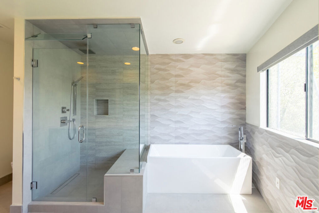 2216 Bancroft Avenue - Photo 25
