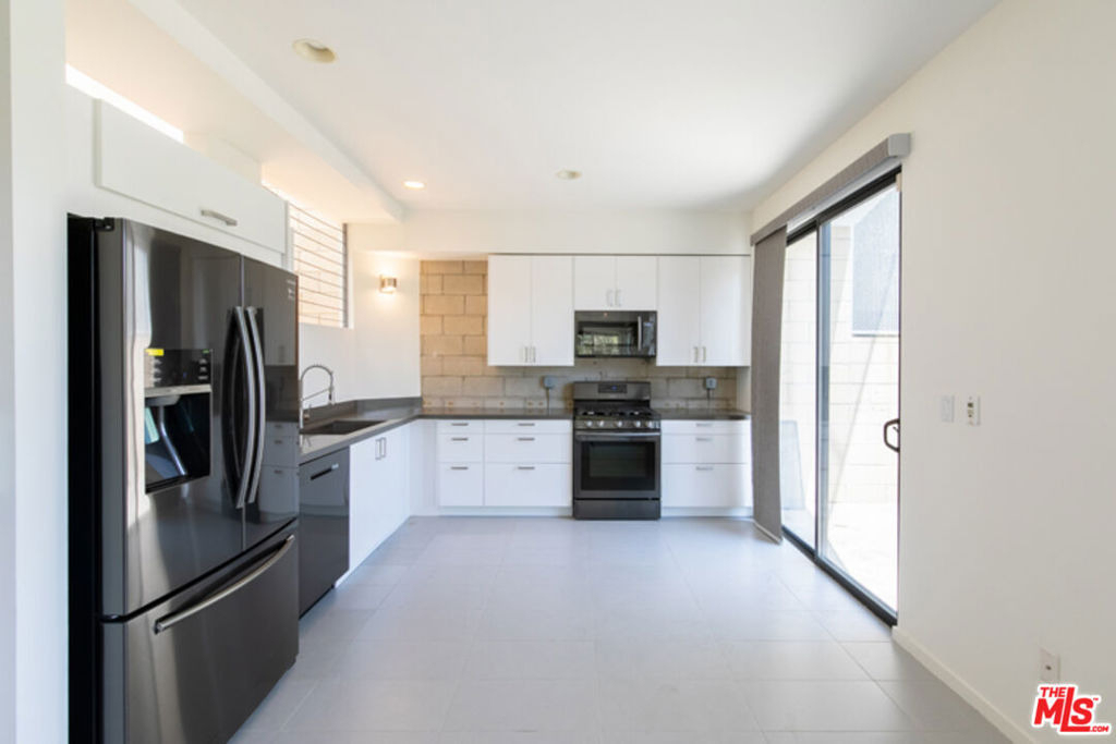 2216 Bancroft Avenue - Photo 9