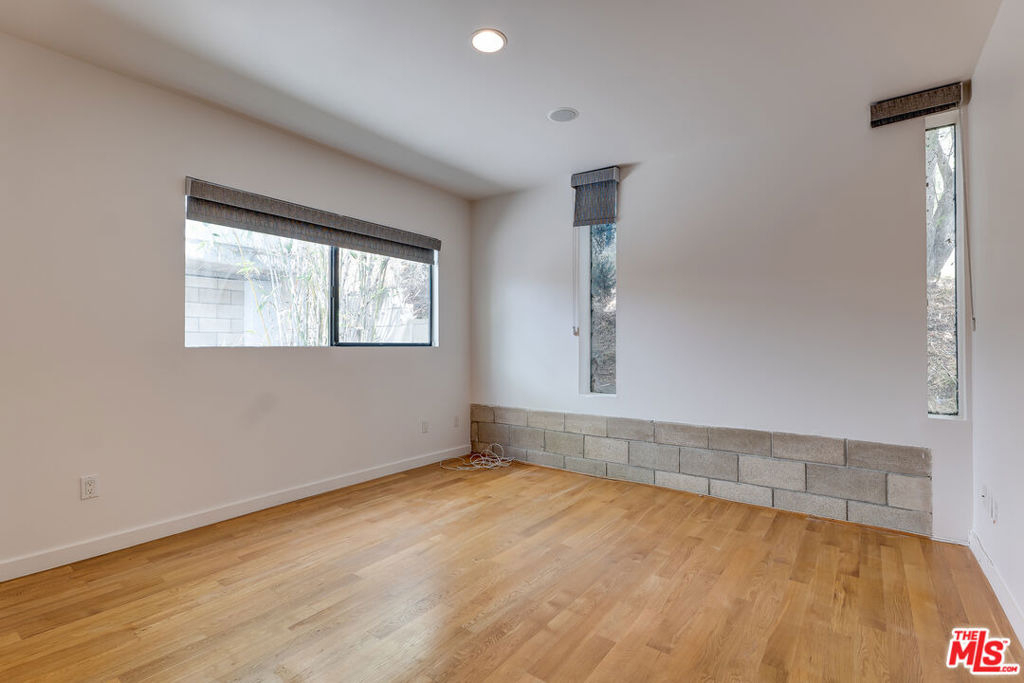 2216 Bancroft Avenue - Photo 29