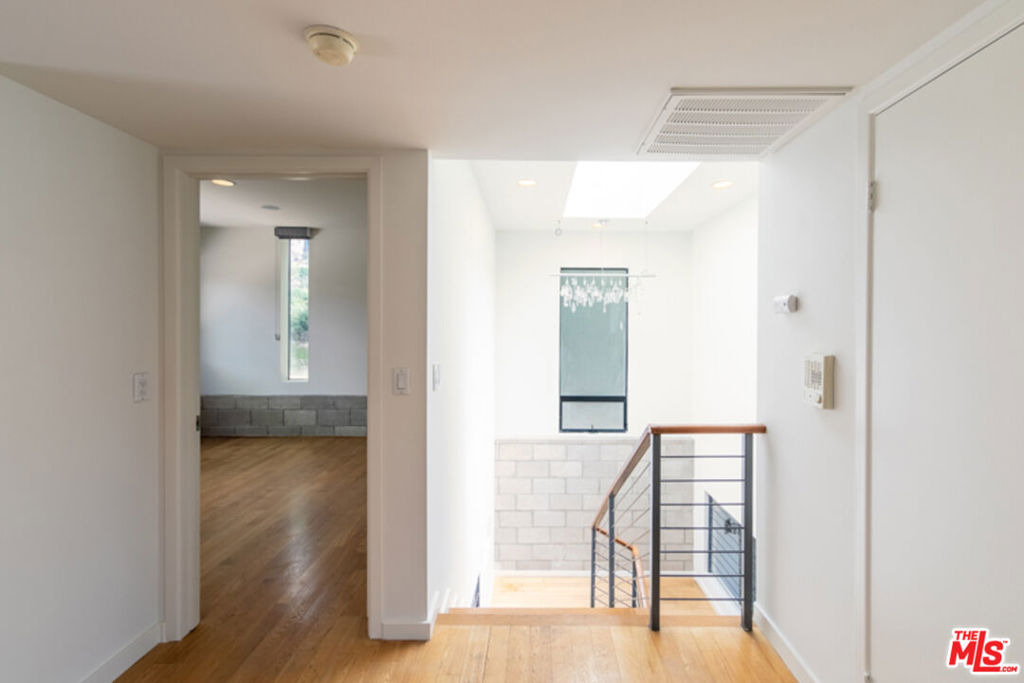2216 Bancroft Avenue - Photo 16