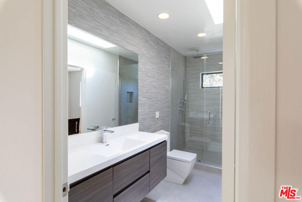 2216 Bancroft Avenue - Photo 18