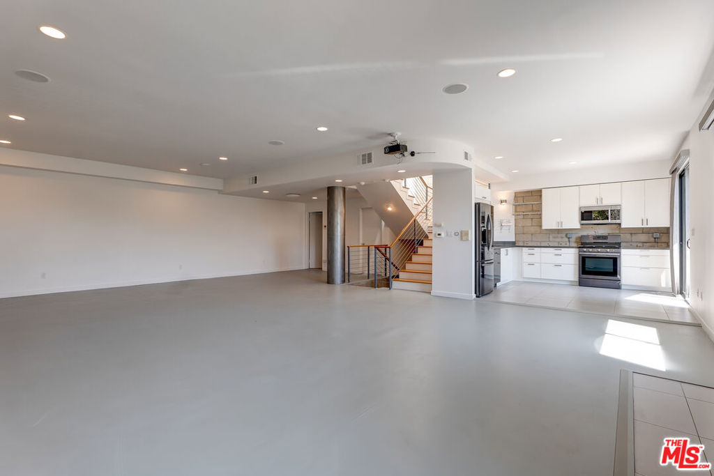 2216 Bancroft Avenue - Photo 7