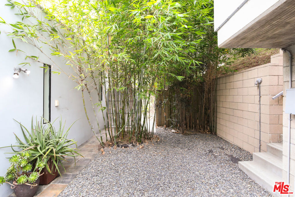 2216 Bancroft Avenue - Photo 33