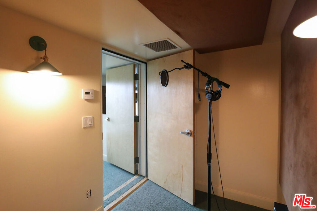 2216 Bancroft Avenue - Photo 49