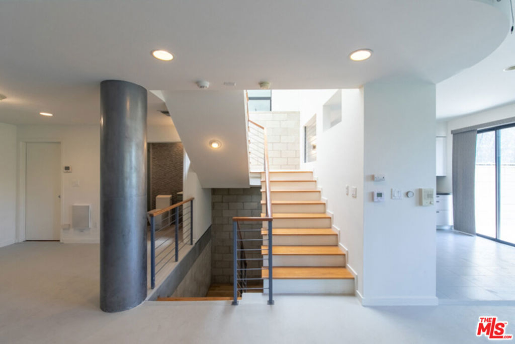 2216 Bancroft Avenue - Photo 15