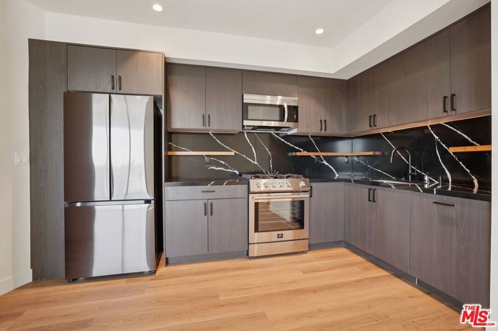 1110 S Spaulding Avenue - Photo 8