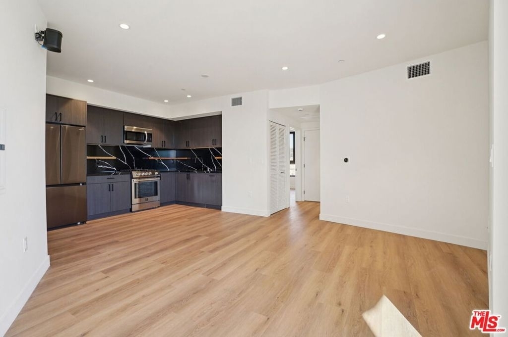 1110 S Spaulding Avenue - Photo 7