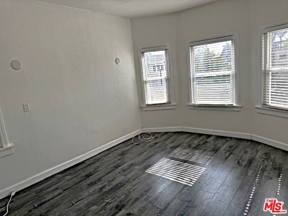 1406 2nd Avenue - Photo 3