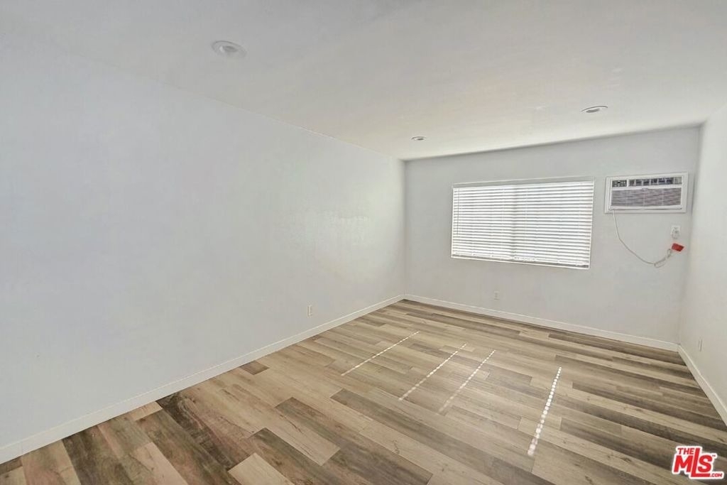 877 W Wilson Street - Photo 8