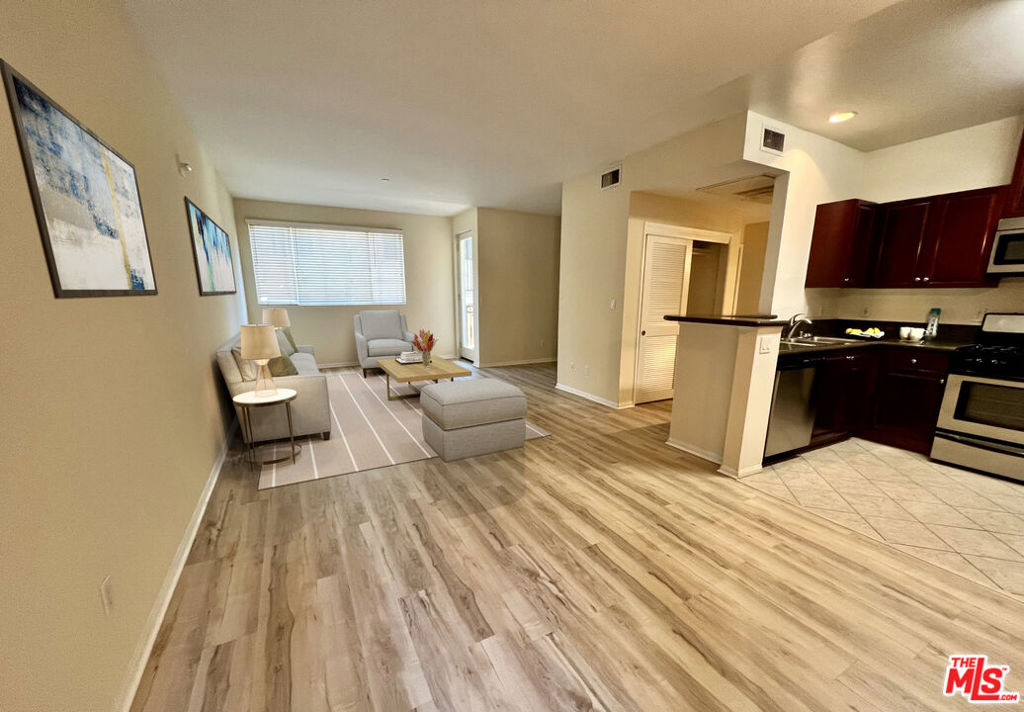 13941 Sherman Way - Photo 5