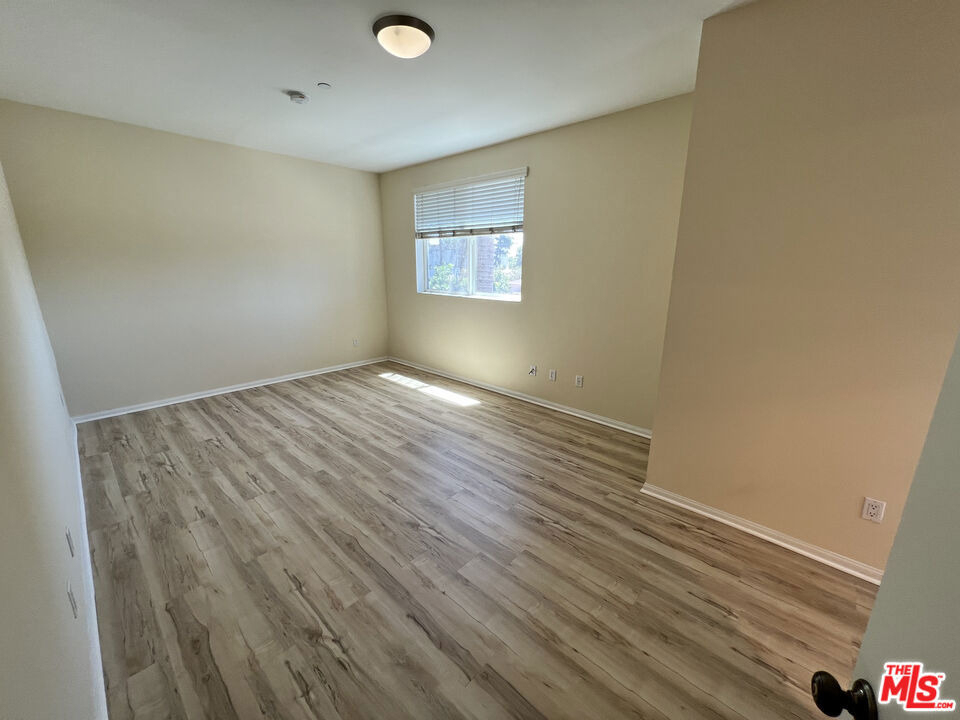 13941 Sherman Way - Photo 11
