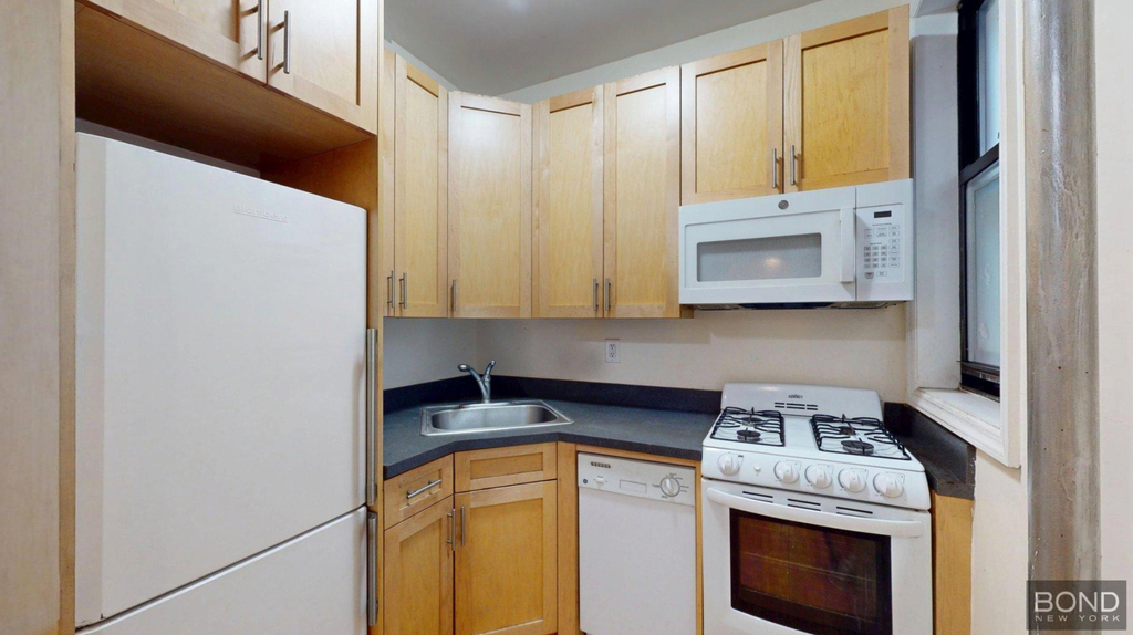 123 East 82nd Street - Photo 2