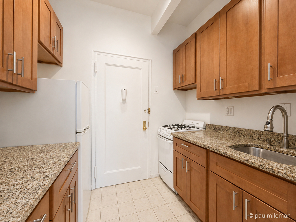 East 10th Street - Photo 2