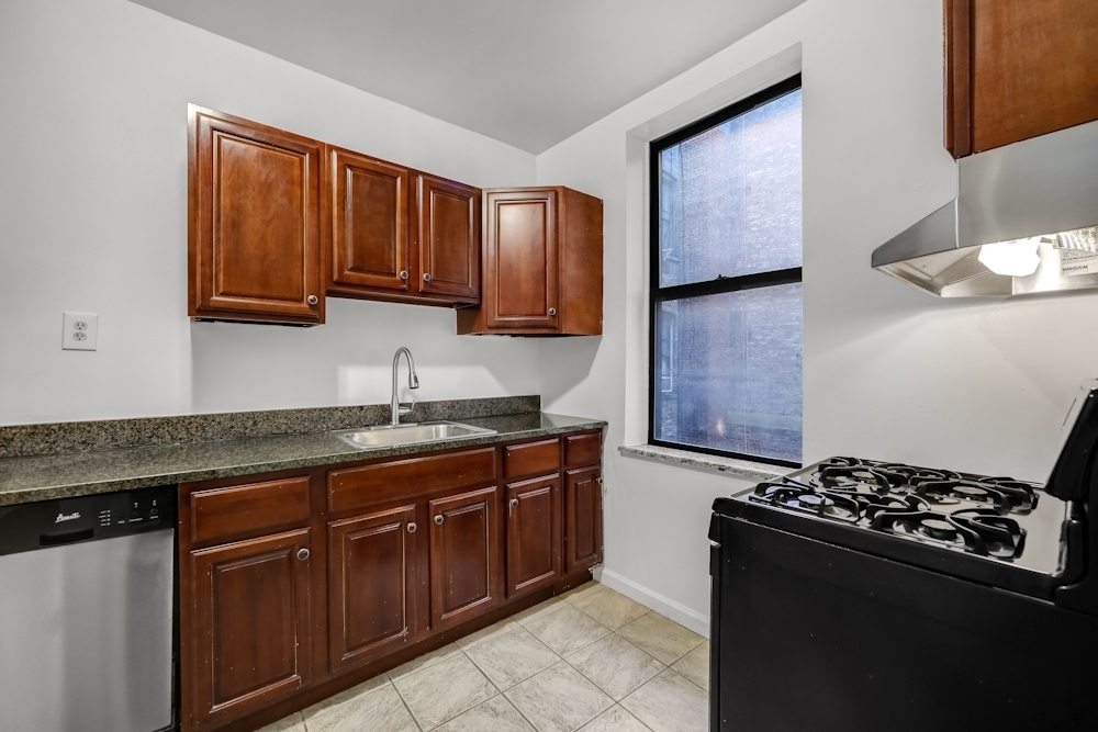 Broadway, Unit 44 - Photo 1