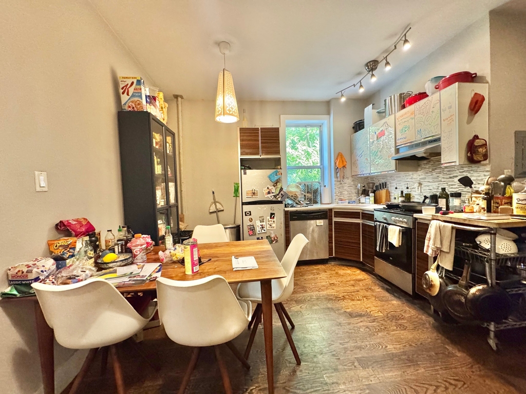 571 Lincoln Place - Photo 9