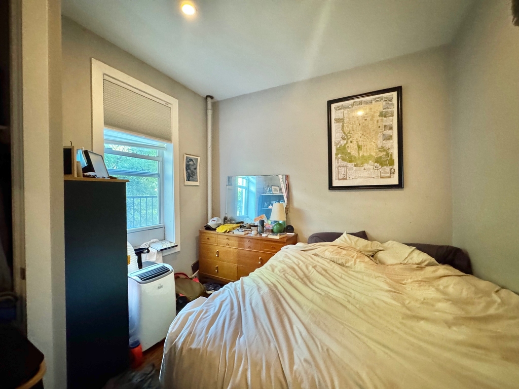 571 Lincoln Place - Photo 3