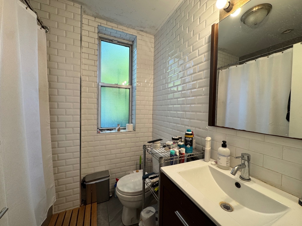 571 Lincoln Place - Photo 2