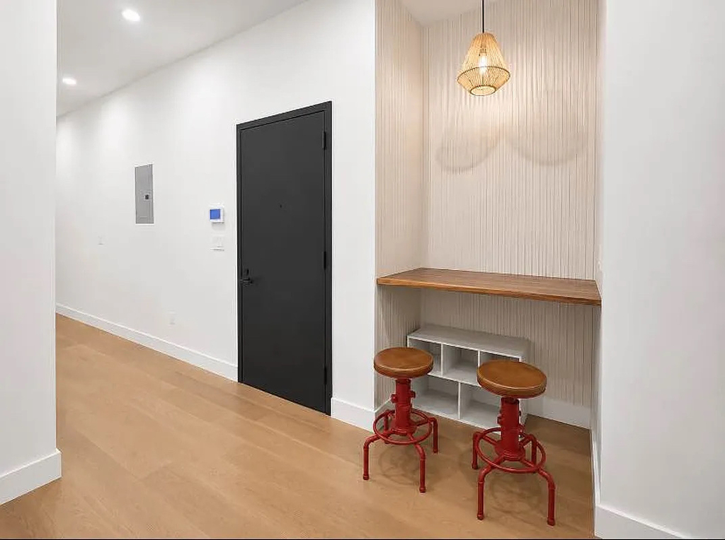 727 Knickerbocker Avenue - Photo 1