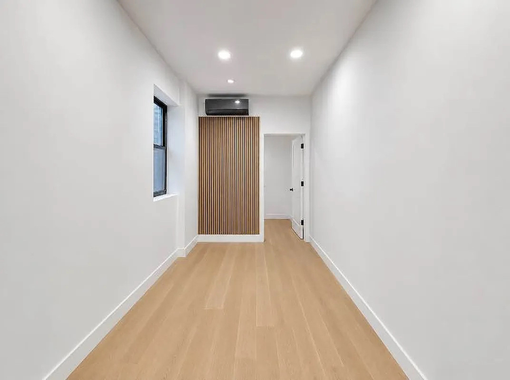 727 Knickerbocker Avenue - Photo 2
