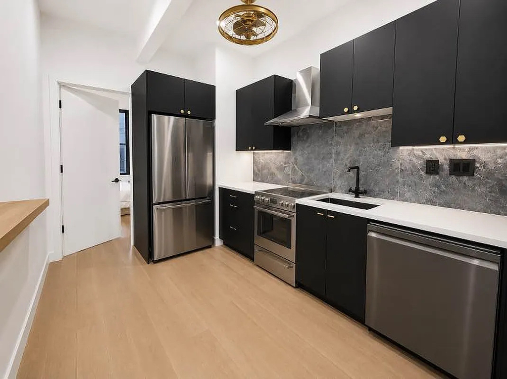 727 Knickerbocker Avenue - Photo 0