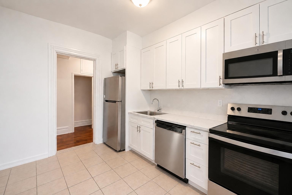 15 Magaw Place - Photo 8