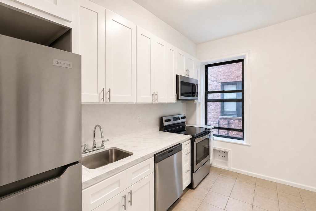 15 Magaw Place - Photo 7