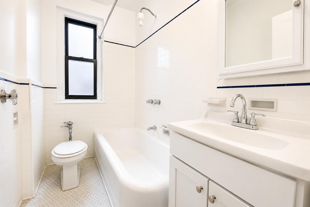 15 Magaw Place - Photo 9