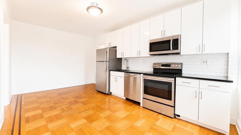 615 Fort Washington Avenue - Photo 2