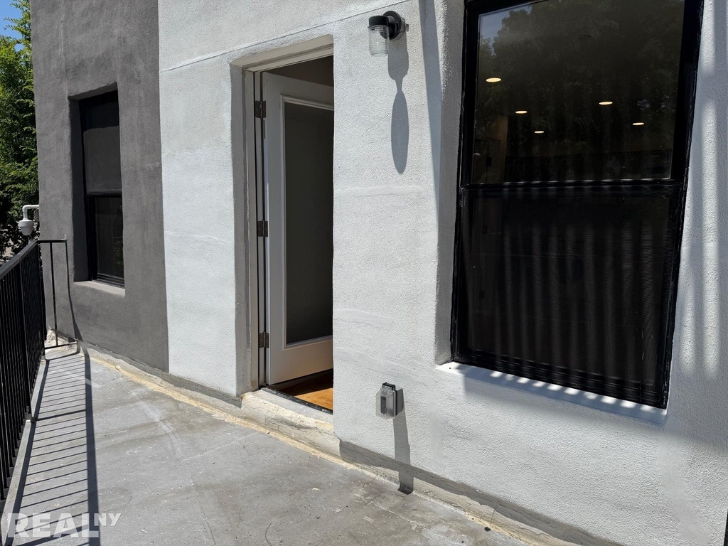 West 169th Street - Photo 7