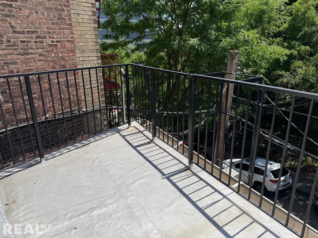 West 169th Street - Photo 6