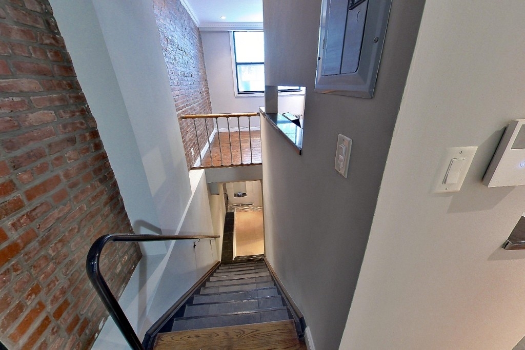 E 100th St - Photo 2