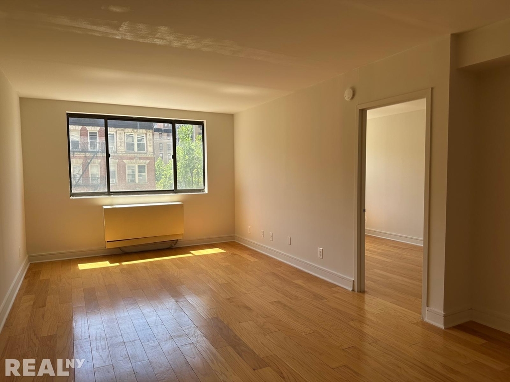 323 W 96th St - Photo 5