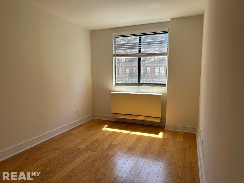 323 W 96th St - Photo 9
