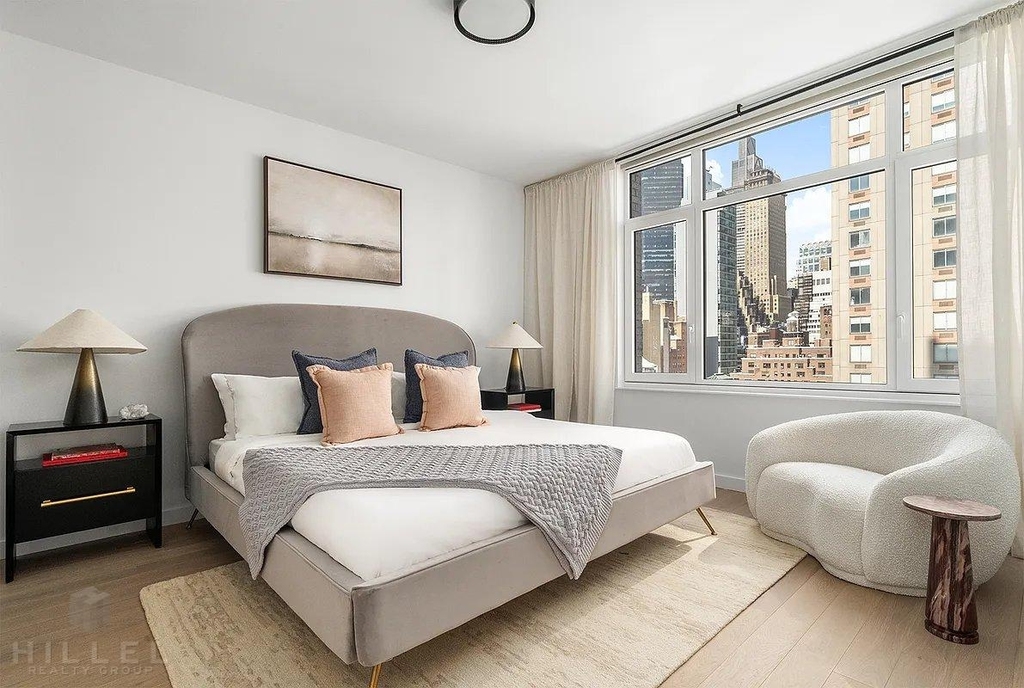 East 36th Street - Photo 6