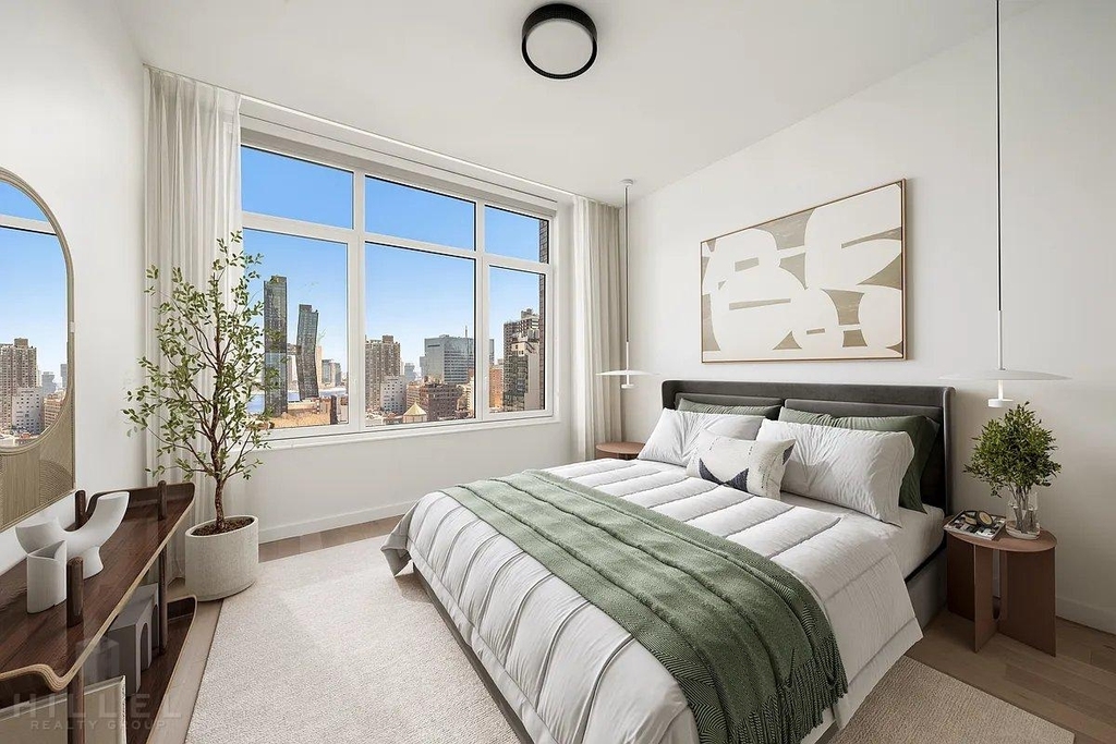 East 36th Street - Photo 4