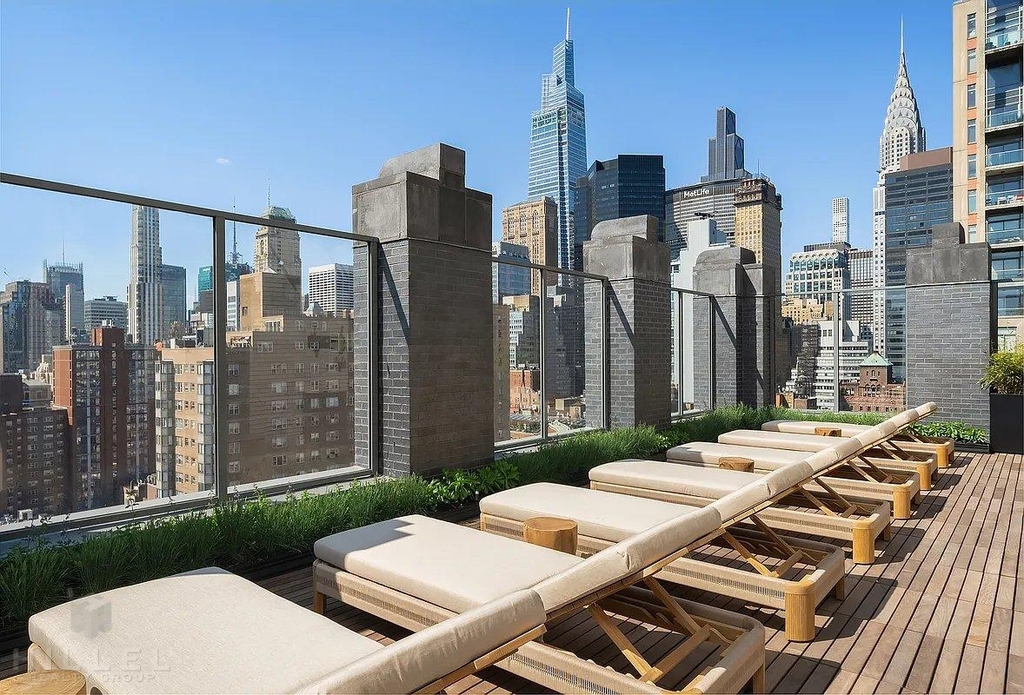 East 36th Street - Photo 12