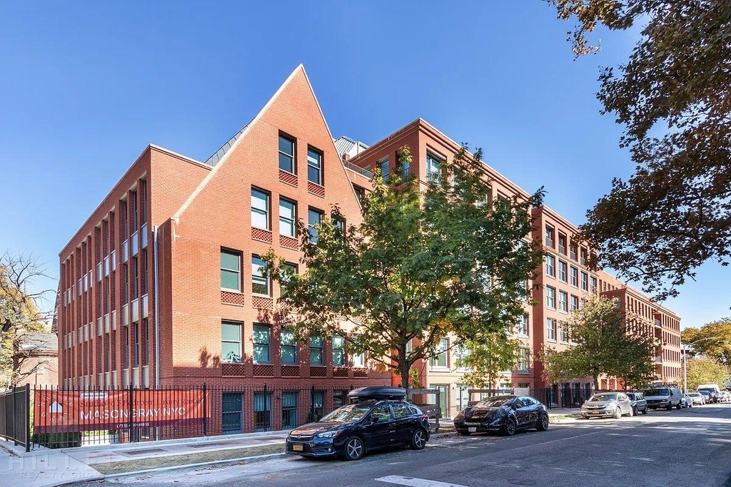 Sterling Place - Photo 2