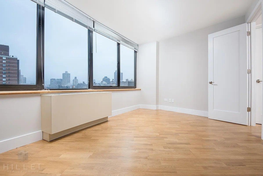 East 96th Street - Photo 16