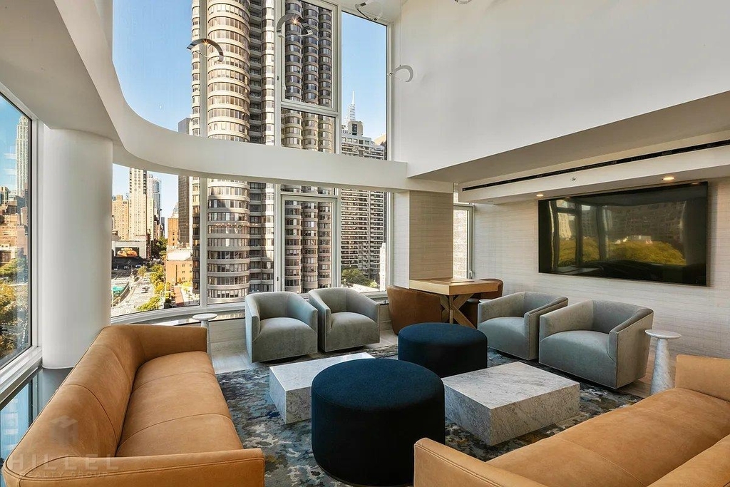 1st Avenue - Photo 7
