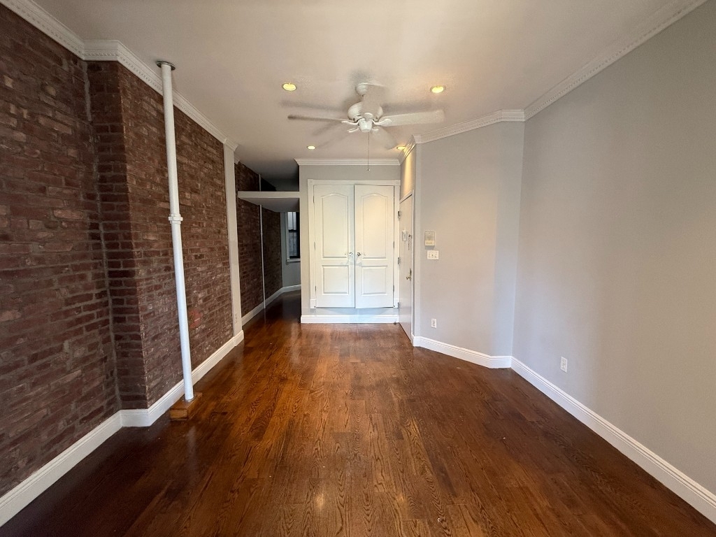 Tenth Avenue - Photo 10